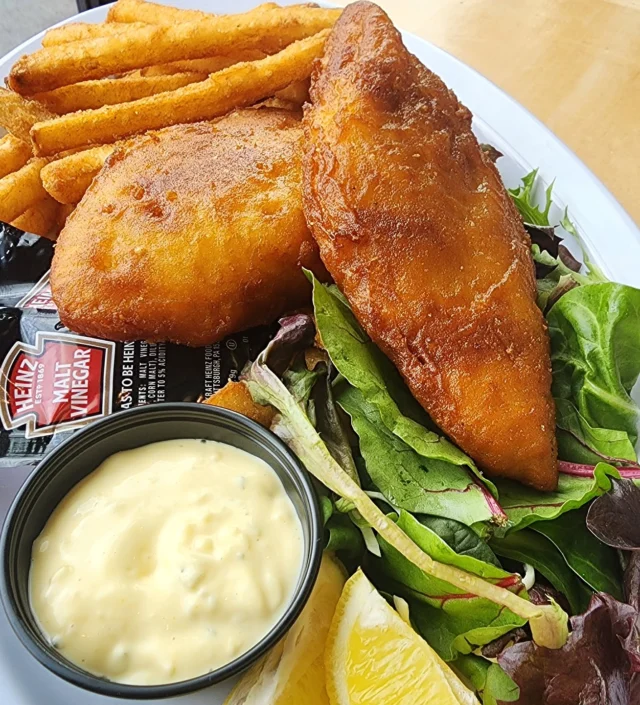 Lent Special: Fish & Chips
• 2 Fried Cod Filets
• French Fries
• Mixed Greens
• Tartar Sauce, Lemon Wedge, Malt Vinegar